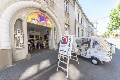 Foto der Eröffnung der Fotoausstellung Zweierbezieung in der Galerie an der Ruhr